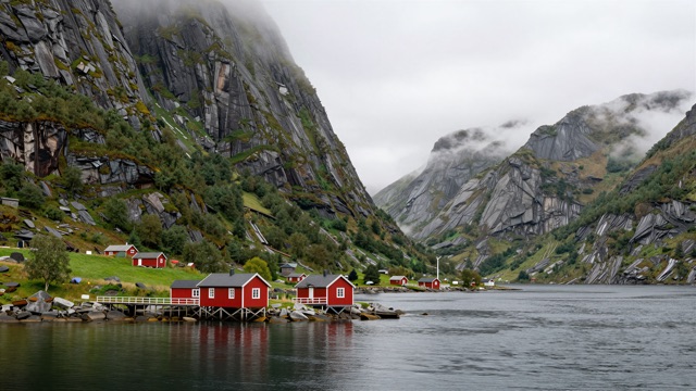 Fjord côte brume